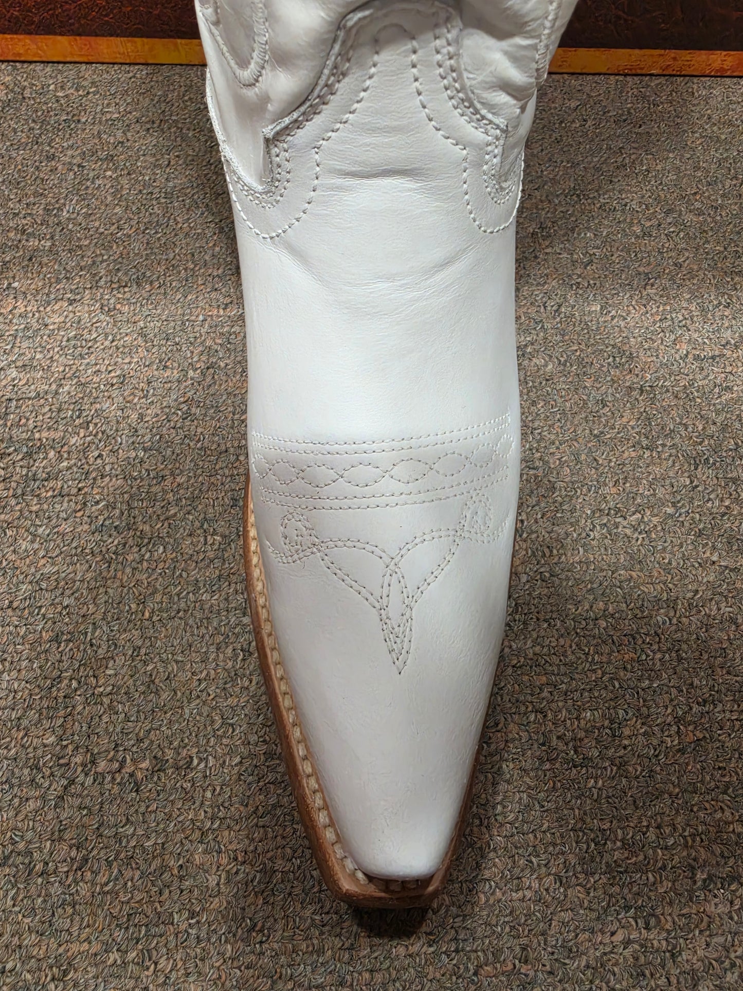 CORRAL WOMEN'S EMBROIDERY WHITE SNIP TOE COWBOY BOOT